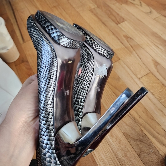 BCBGMaxAzria Leather Gunmetal Willoe Serpent Platform 4.5" Heel size 7 - Picture 11 of 11